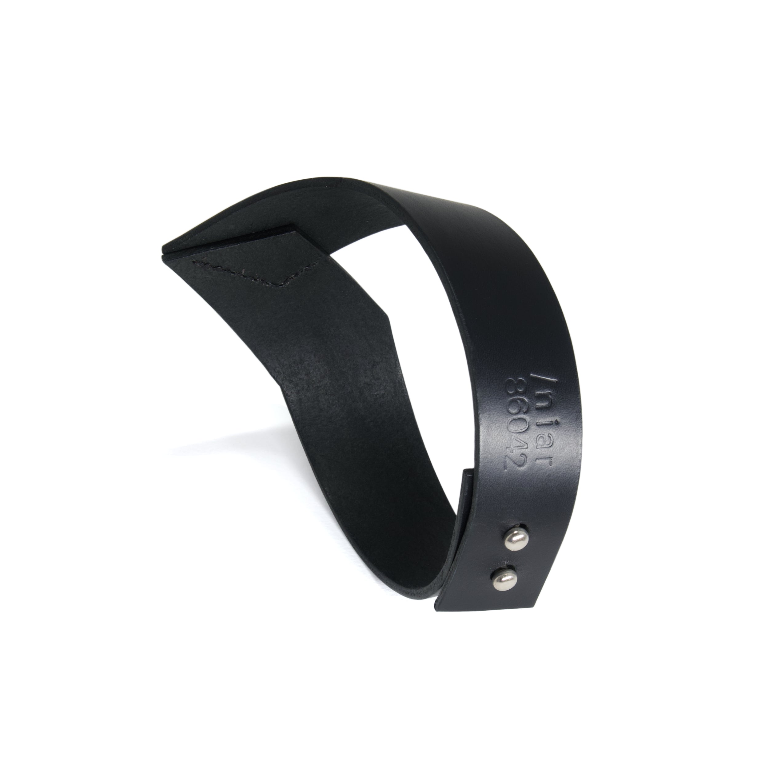 black leather choker v-shaped side