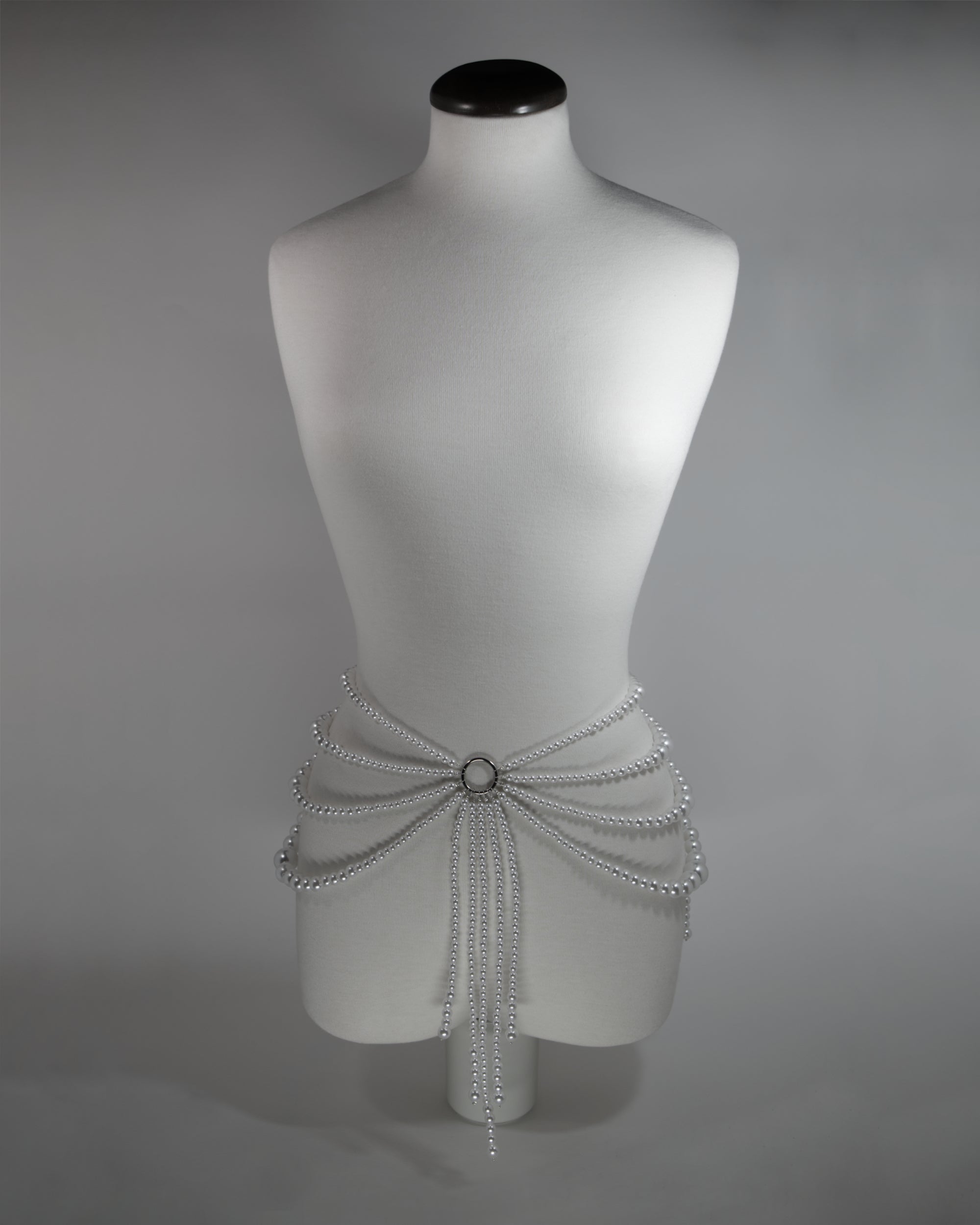 belt with pearls and draping design on the hips inspired by aphrodite